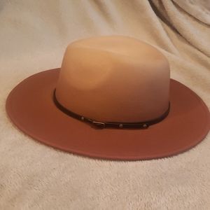 New wide brim fedora hat with black brindle.